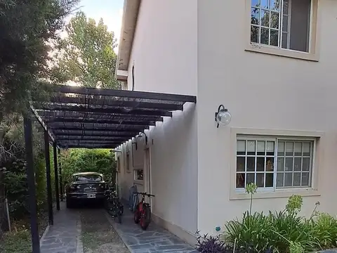 Casa en Venta con 3 cocheras
