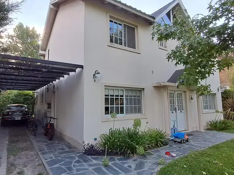 Casa 5 ambientes con 3 baños