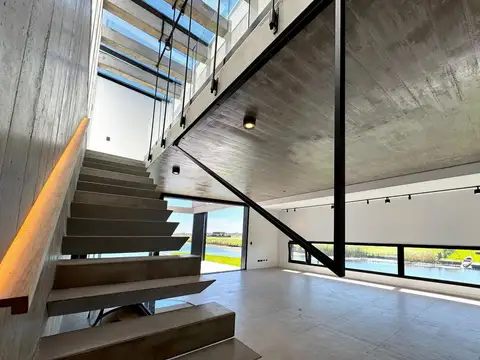 Casa 9 ambientes con 7 baños