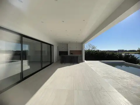 Casa 5 ambientes con 5 baños