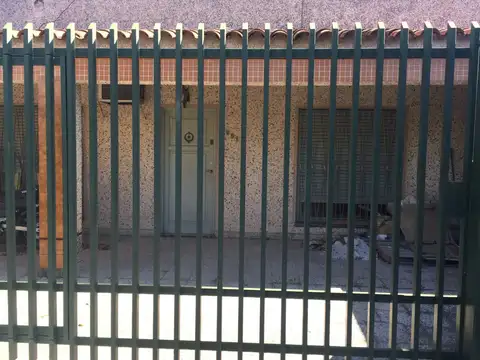 CASA 4 AMBIENTES CON FONDO LIBRE