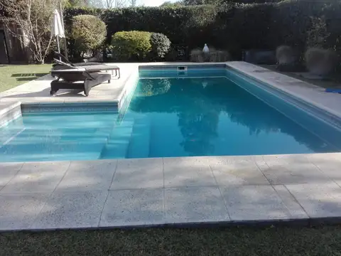 Casa 12 ambientes con 4 baños