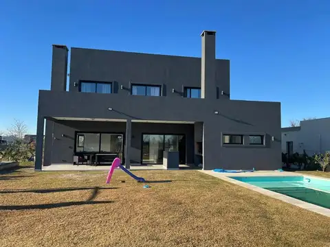 Casa en Venta en Santa Isabel, USD 210.000