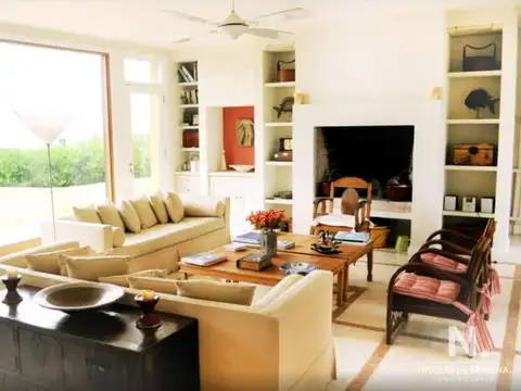 Casa 6 ambientes con 5 baños