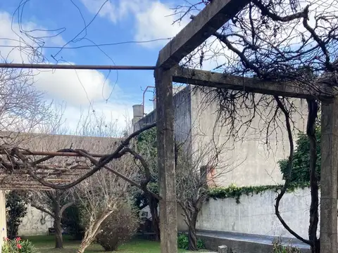 VENTA CASA 4 AMB EN JOSE LEON SUAREZ