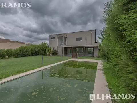 Casa 4 ambientes con 3 baños