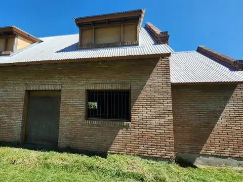 Casa 6 ambientes con 2 baños