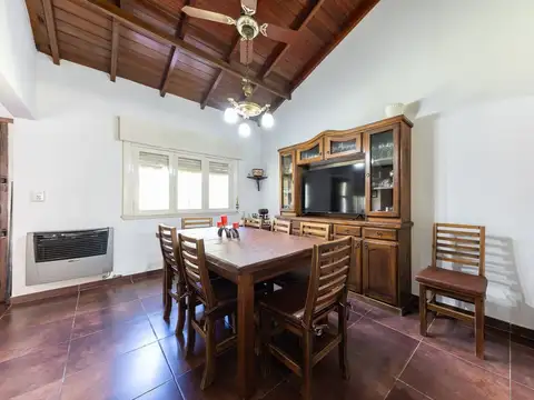 Casa en Venta con 3 cocheras