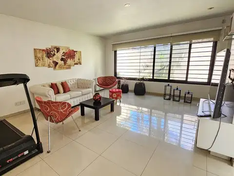 Casa 5 ambientes con 4 baños