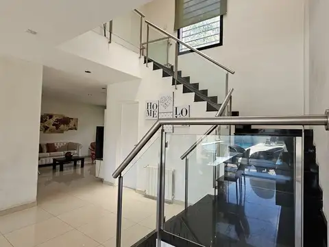 VENTA CASA CASTELAR CON PISCINA APTA CREDITO HIPOT