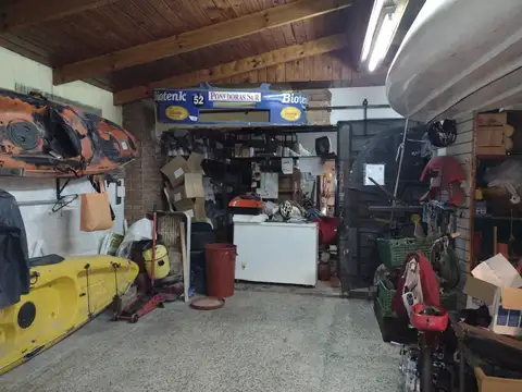 LOCAL O GALPON CON DEPTO. FONDO LIBRE Y 4 AMB. EN P.A.