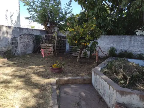 LOCAL O GALPON CON DEPTO. FONDO LIBRE Y 4 AMB. EN P.A.