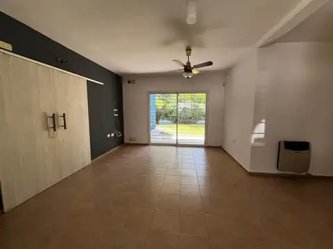 VENTA CASA HOUSING LA CALERA 2 DORMITORIOS Y PATIO