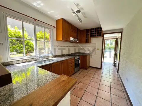 VENTA CASA 6 AMBIENTES  +  CASA DE HUESPEDES  ECHEVERRIA DEL LAGO  CANNING