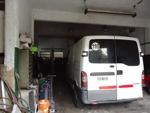   ZONA INDUSTRIAL   TALLER - GALPÓN de 193 m2 CUBIERTOS