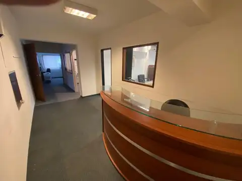 Oficina en Alquiler con 2 cocheras
