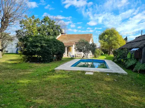 CASA CON LOTE PROPIO DE 5 AMBIENTES. JOSE LEON SUAREZ