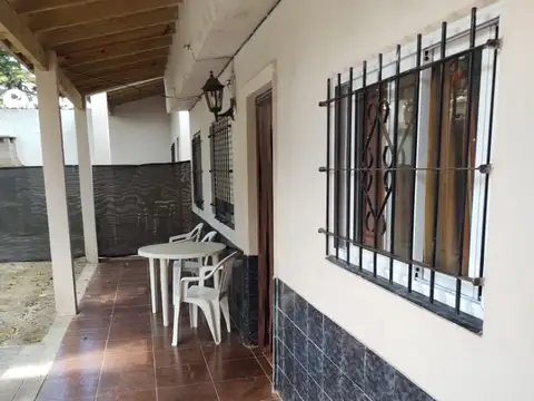 Casa en Alquiler Temporal con 3 cocheras