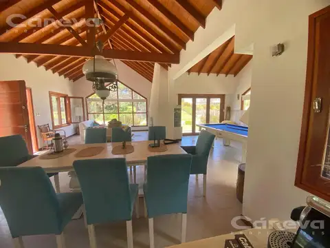 Casa en Venta con 2 cocheras