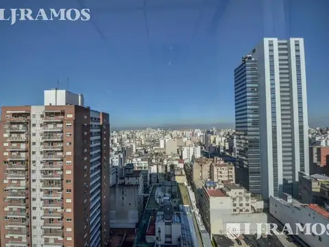 Oficina en Venta con 8 cocheras