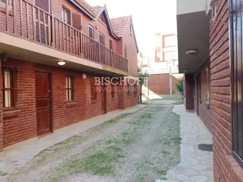 DUPLEX DE 2 AMBIENTES Y MEDIO, CON PATIO Y PARRILLA A 100 MTRS DEL MAR