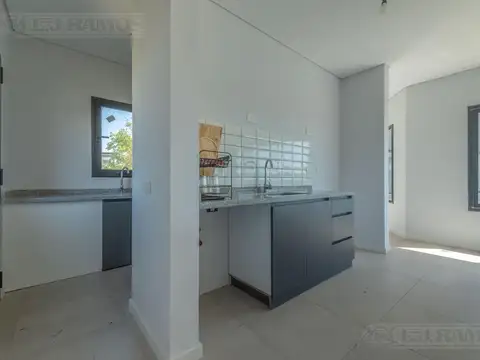 Casa en Alquiler con 1 cochera