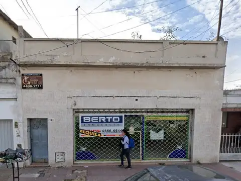 *LOCAL AL FRENTE DE 7 X 10 CON PATIO DE 7 X 3 *CON ESPACIO PARA CONSTRUIR