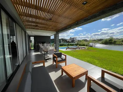 Casa en Venta en El Canton, USD 480.000