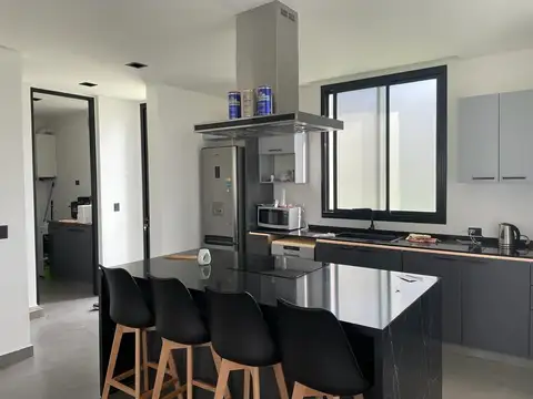 Casa 5 ambientes con 4 baños