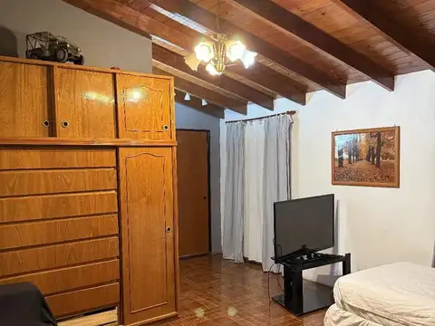 Casa 7 ambientes con 2 baños