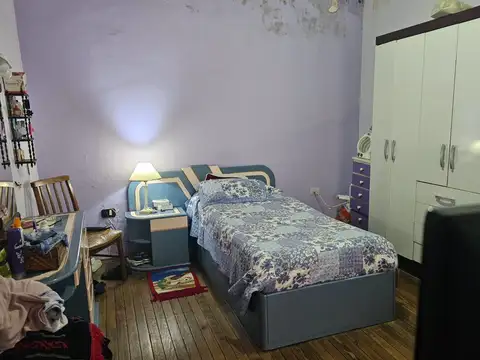 CASA 5 AMBIENTES CON PATIO Y PARRILLA CONSTRUIDA SOBRE TERRENO 315 M2. MONTES DE OCA 337 AVELLANEDA.