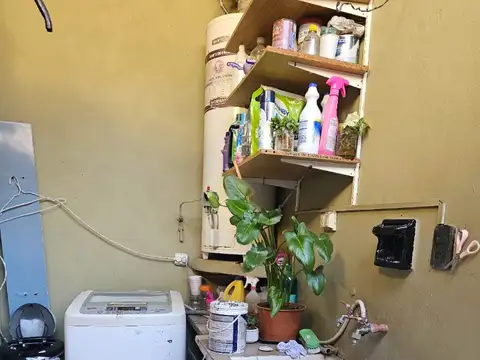 CASA 5 AMBIENTES CON PATIO Y PARRILLA CONSTRUIDA SOBRE TERRENO 315 M2. MONTES DE OCA 337 AVELLANEDA.