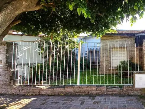Venta casa 3 ambientes en Castelar Norte