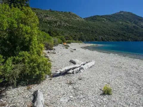 VENTA CASA FRENTE AL  LAGO - MELIQUINA PENINSULA