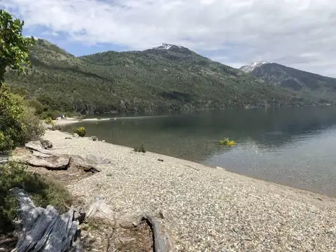 VENTA CASA FRENTE AL  LAGO - MELIQUINA PENINSULA
