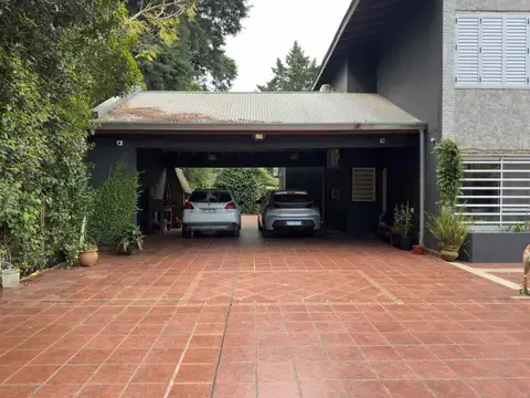 CASA VENTA OLMOS LA PLATA PILETA 4 DORMITORIOS
