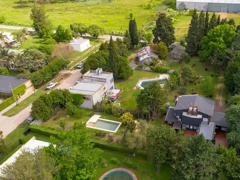 Casa 4 ambientes con 5 baños