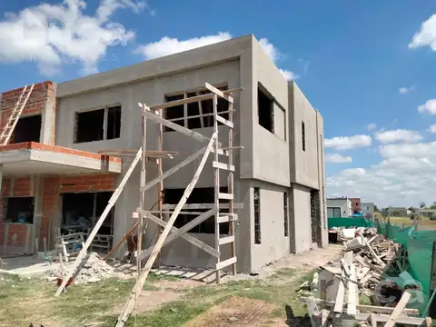 Casa en Venta en Pilar Del Este - Santa Elisa, USD 269.000