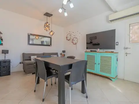 Ph 1er piso de 4amb con terraza en excelente estado sin expensas. Contrafrente