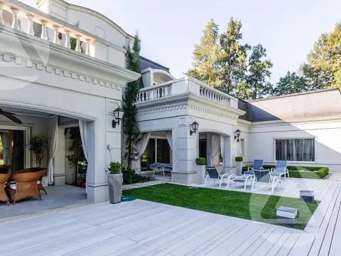 Casa en Venta con 2 cocheras