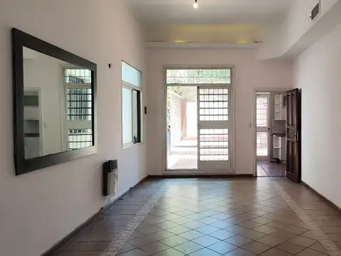Casa 8 ambientes con 4 baños
