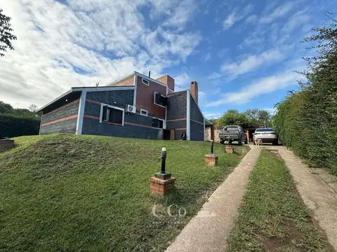 Casa 8 ambientes con 3 baños