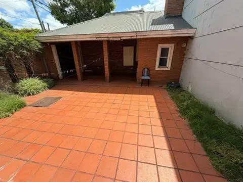 Casa en venta en Lanus Oeste 4 amb c/ cochera y quincho