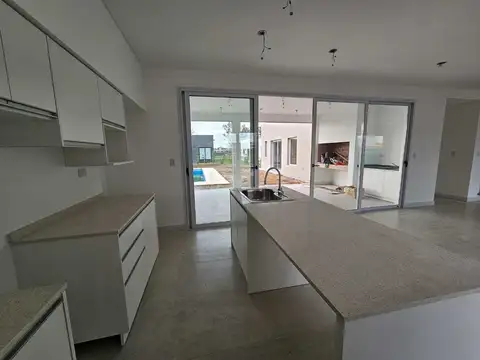 ALQUILER CASA 4 AMB PILETA PRADOS DEL OESTE MORENO