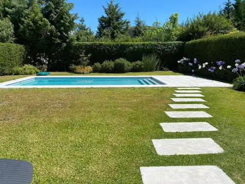 Casa en Venta - 5 AMB en Harás Santa María, Los Eucaliptus