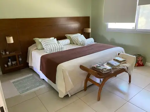 Casa en Venta con 4 cocheras