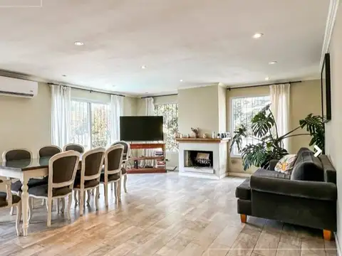 Casa 4 ambientes con 3 baños