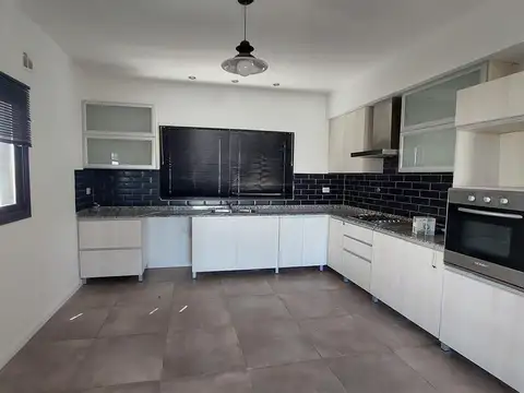 Casa en Alquiler en El Canton, USD 1.400