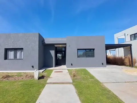 CASA EN ALQUILER 5 AMBIENTES EN EL CANTON, ESCOBAR