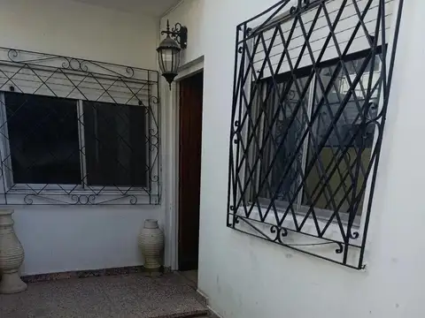Depto Tipo Casa en Alquiler en Quilmes, $ 700.000